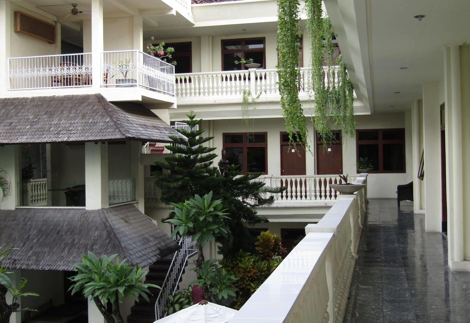 Legian Capital O 93809 Wida Hotel מראה חיצוני תמונה